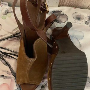 Tory Burch Suede and Leather ankle strap Sandals 4" heel 1" Plateform Size 81/2